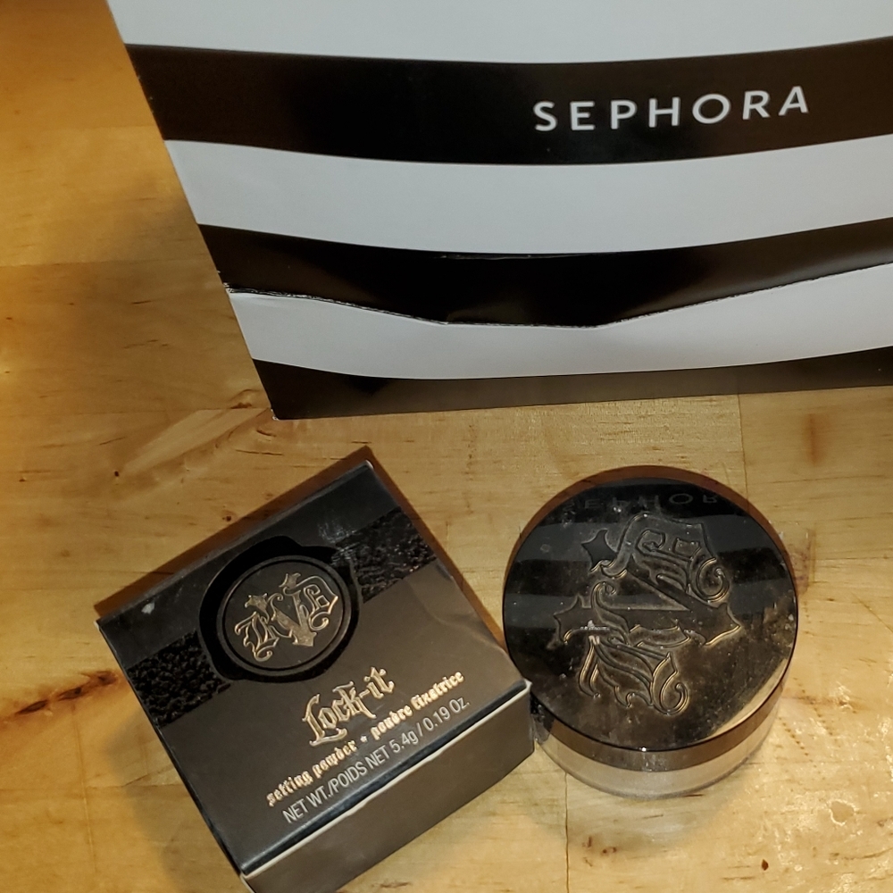Kat Von D Lock-It Translucent Powder